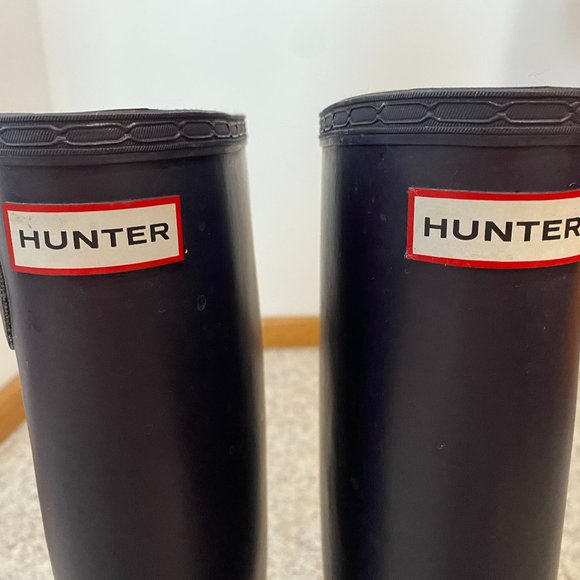 Hunter Tall Wellie Rain Boots (sold w/ boot socks) - Picture 4 of 5